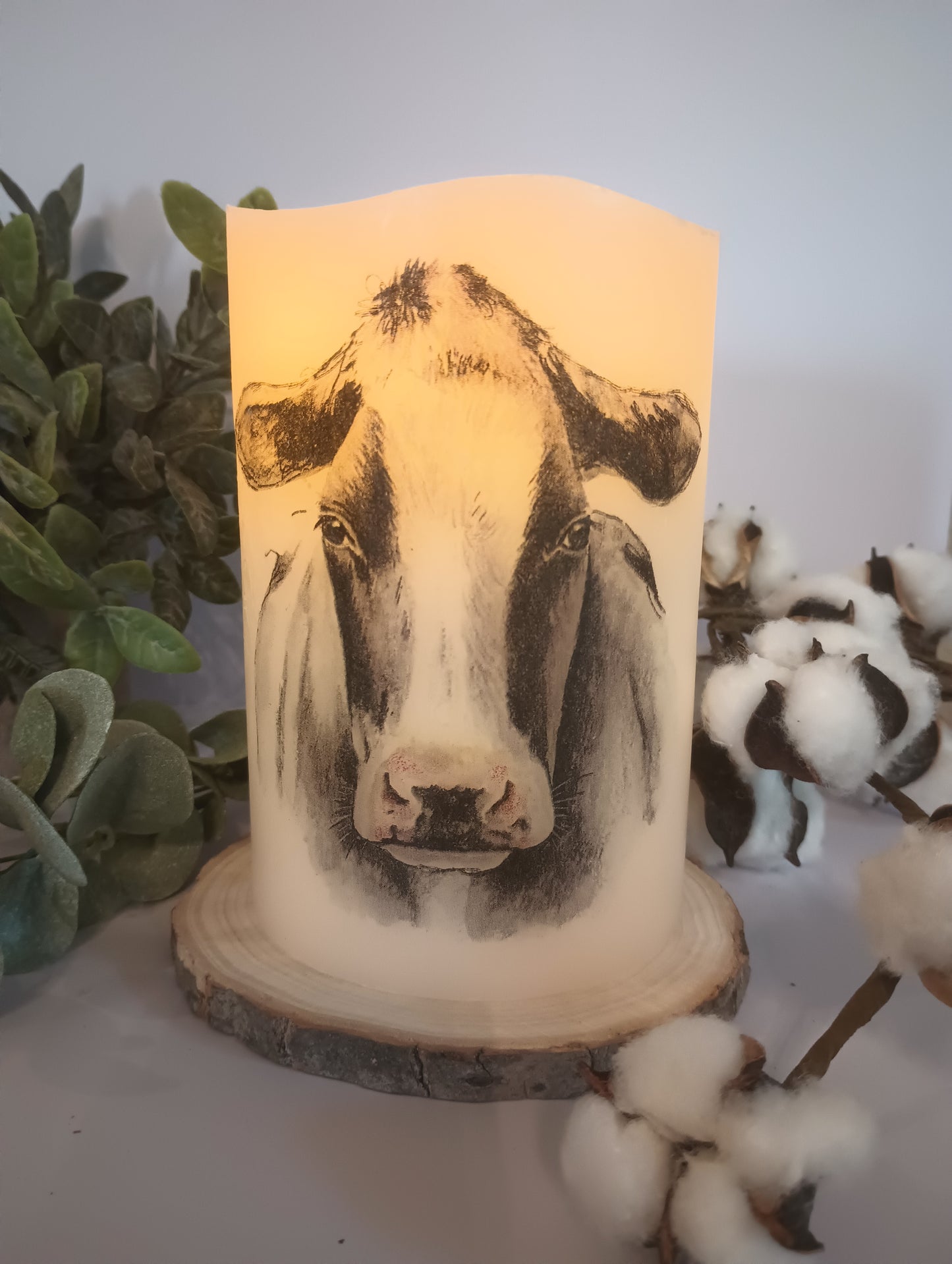 COW FLAMELESS CANDLE WITH TIMER/NIGHT LIGHT/COW/COW LOVER / FARMHOUSE DECOR / HOUSEWARMING GIFT / BIRTHDAY GIFT/ GIFT